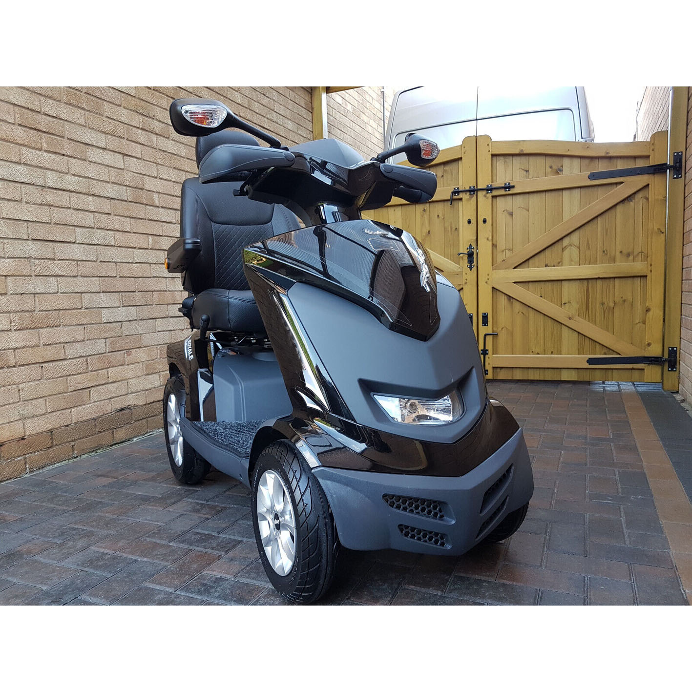 MOBILITY SCOOTER DRIVE ROYALE 4.ALL TERRAIN MOBILITY SCOOTER.