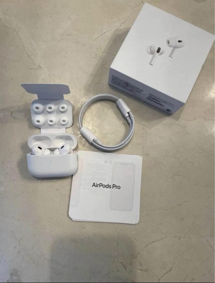 AirPods Pro (2nd Generation) - with MagSafe Charging Case (USB-C)