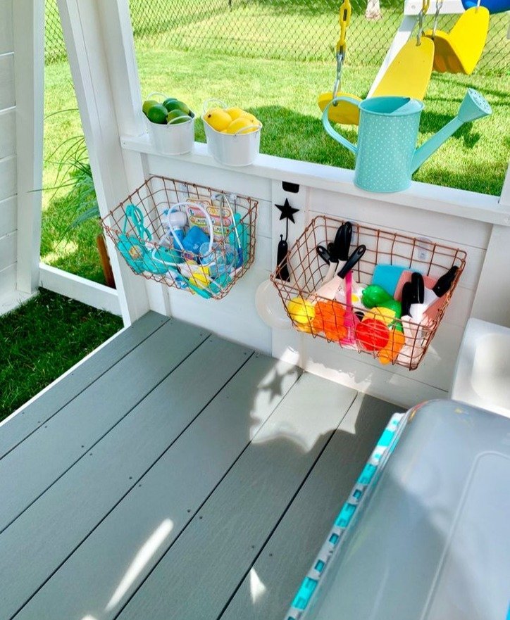 Swing set Playhouse Makeove