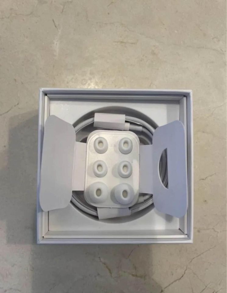 AirPods Pro (2nd Generation) - with MagSafe Charging Case (USB-C)