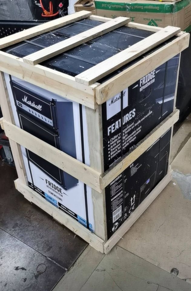 Marshall MF44BLKNAU 4.4 Cubic-Foot Bar Fridge with Freezer, Black