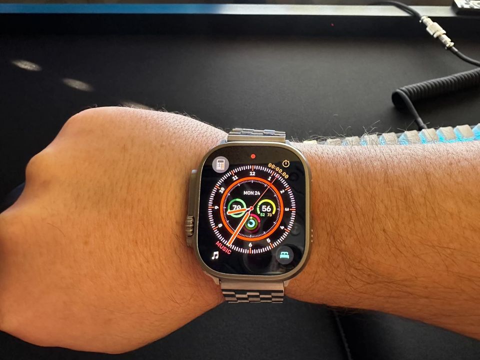 Apple Watch Ultra [GPS + Cellular 49mm] Smart Watch wRugged Titanium