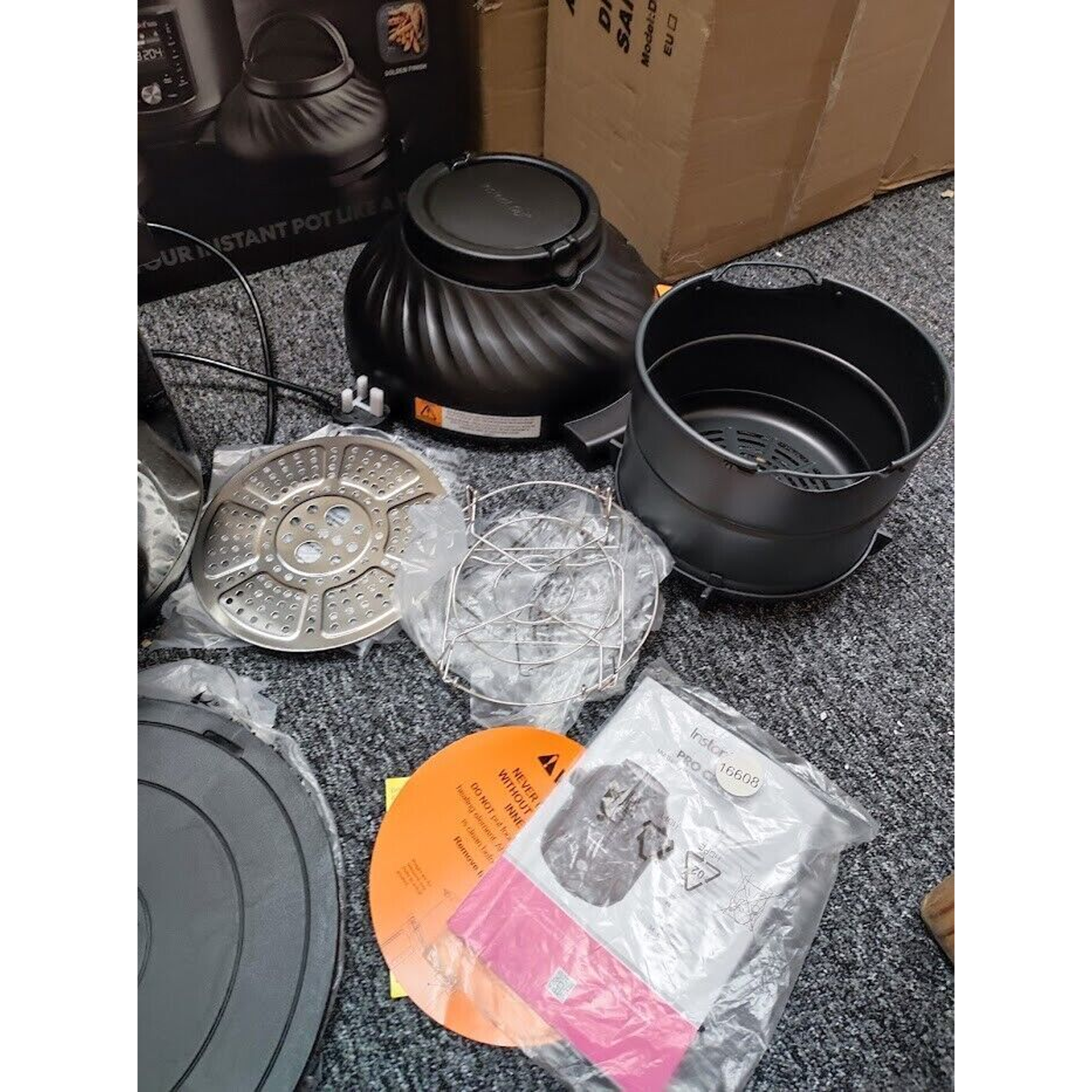 Instant Pot 8XC4JH7Y Electric Pressure Cooker - Black