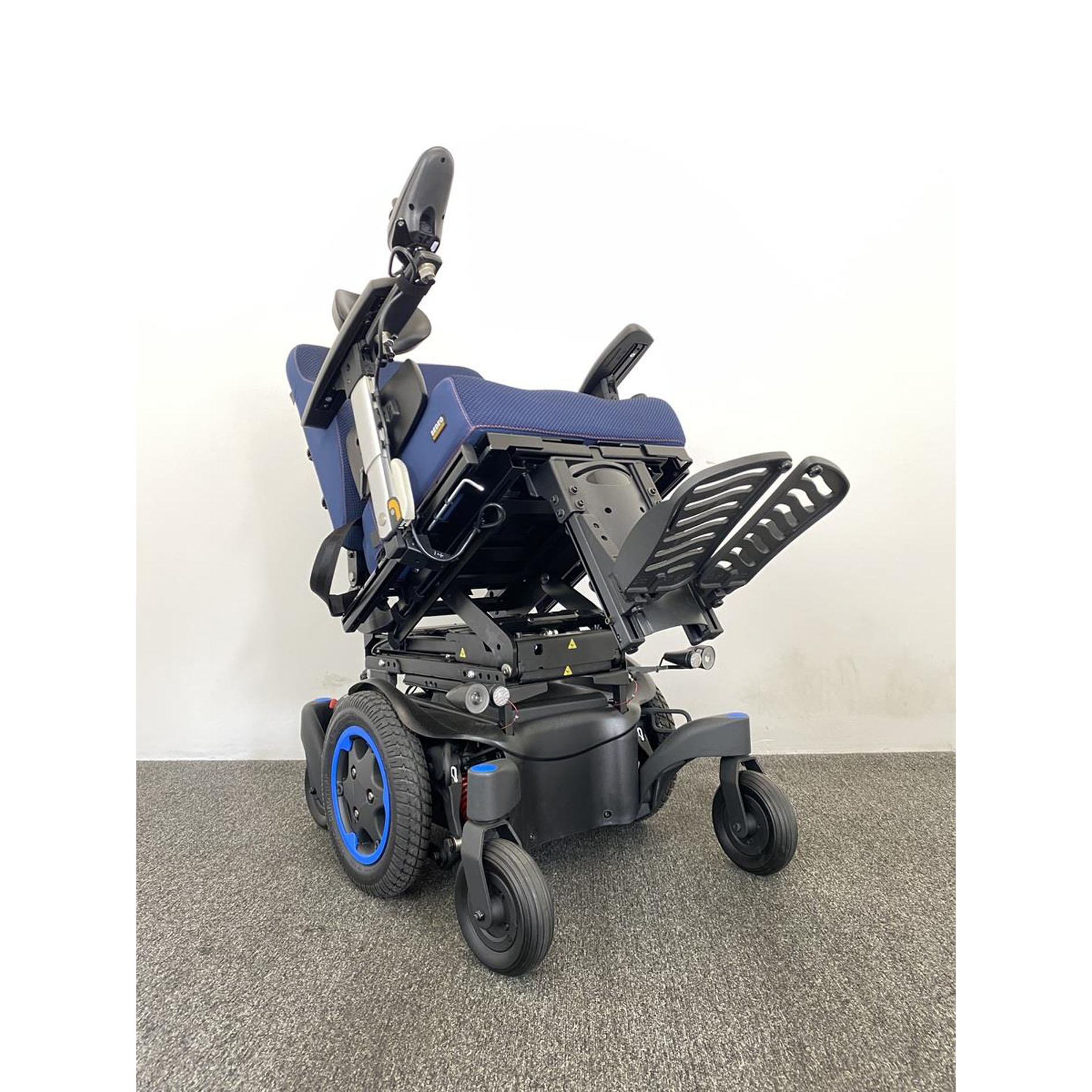 Quickie Q500 M with Powered Lift & Tilt (2022)