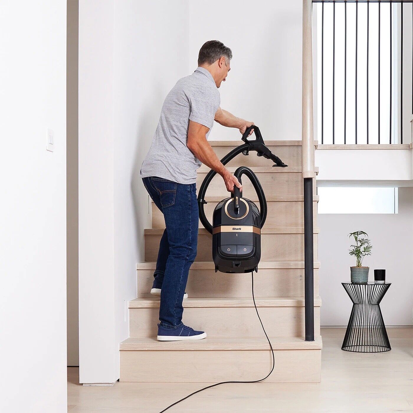 Shark DuoClean & Anti Hair Wrap Bagless Cylinder Pet Vacuum CZ500UKT