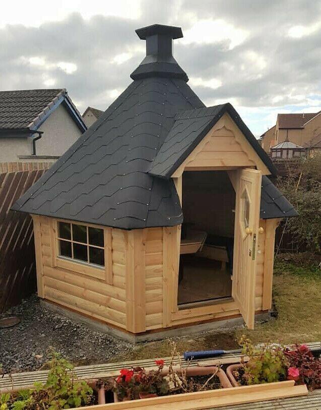 BBQ Grill Cabin 6.5m2 - BBQ room with benches and shingled roof included