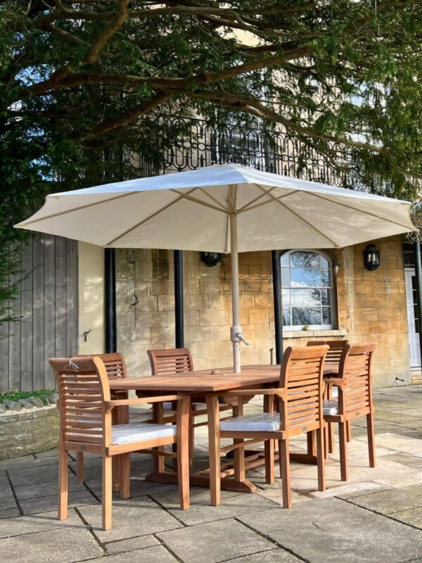 Teak garden table - Extendable rectangular table - 6 stackable chairs including cushions and parasol!