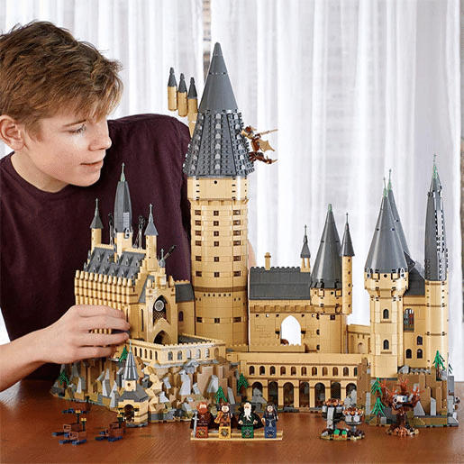 LEGO Harry Potter Hogwarts Castle 71043 Castle model building kit, including Harry Potter characters Griffindor, Herbab, etc. (6,020 pieces)