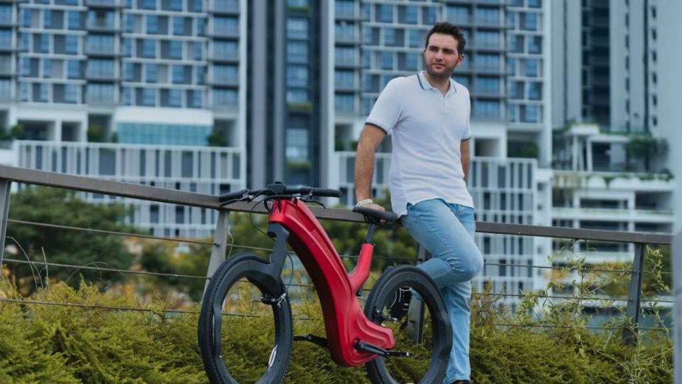2023 Hubless E-Bike Reevo Ultimate Security, Smart Features, 37-Mile Range 2023