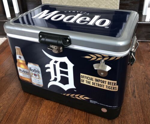 Koolatron Modelo Ice Chest Cooler With Bottle Opener 51L/54 Quart Detroit Tigers