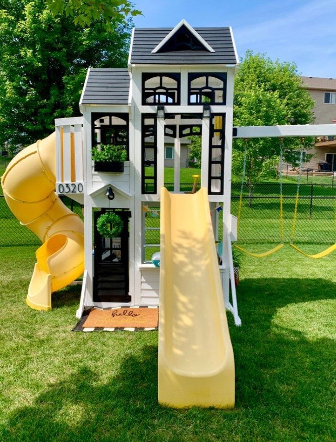 Swing set Playhouse Makeove