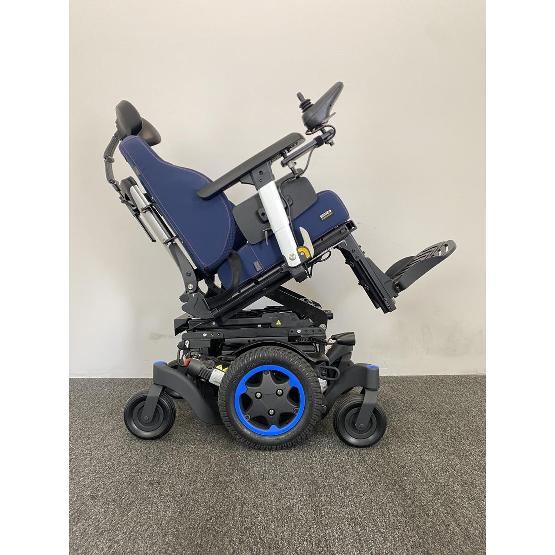 Quickie Q500 M with Powered Lift & Tilt (2022)