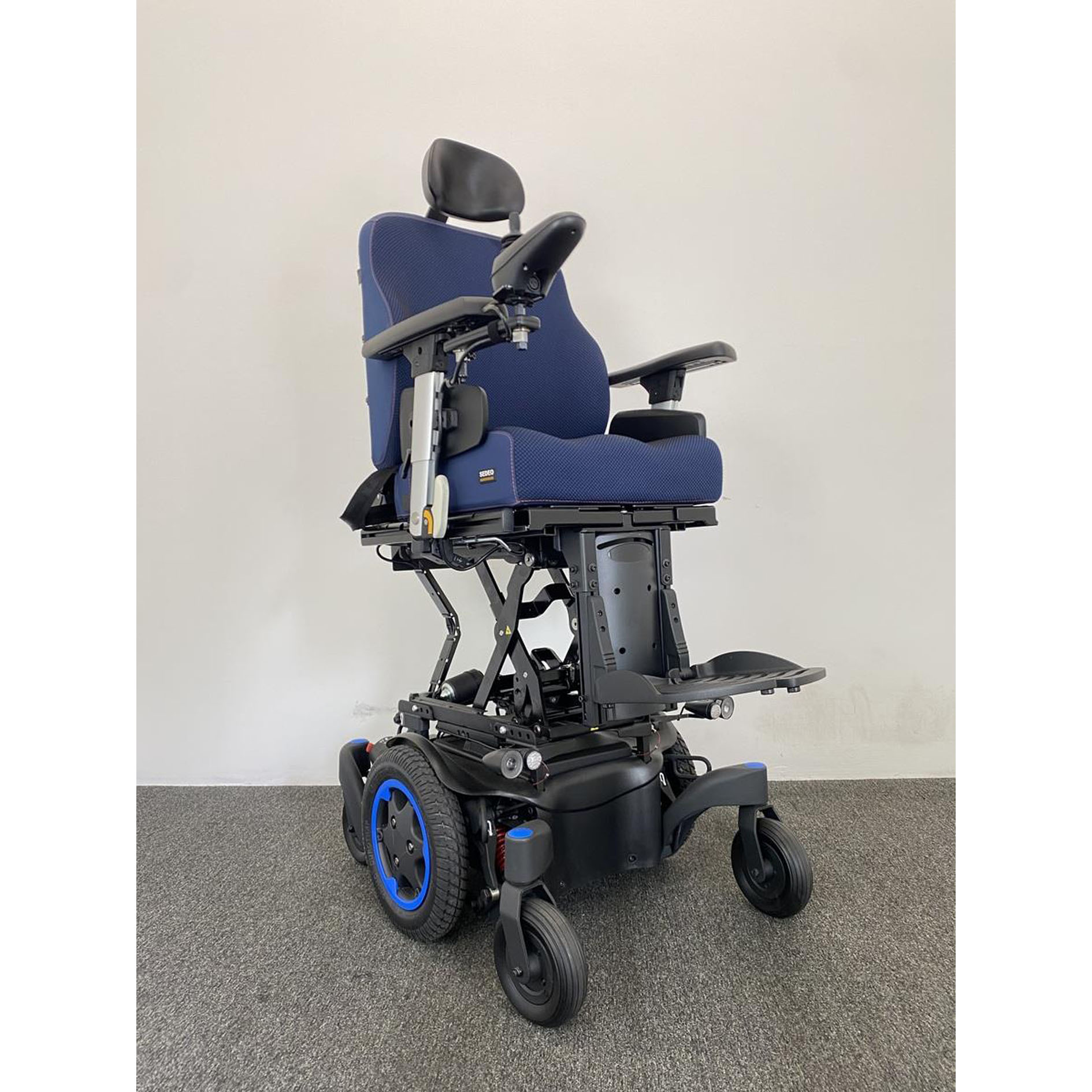 Quickie Q500 M with Powered Lift & Tilt (2022)