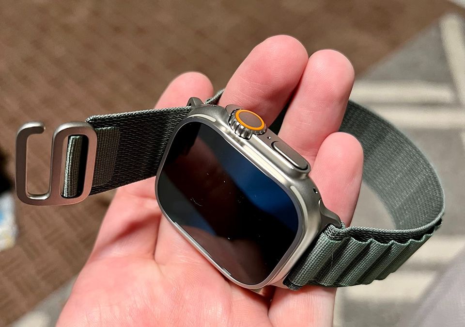 Apple Watch Ultra [GPS + Cellular 49mm] Smart Watch wRugged Titanium