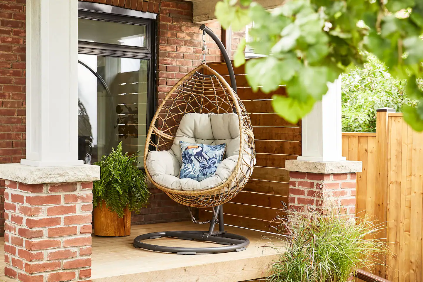 CANVAS Sydney - Individual garden egg swing with stand