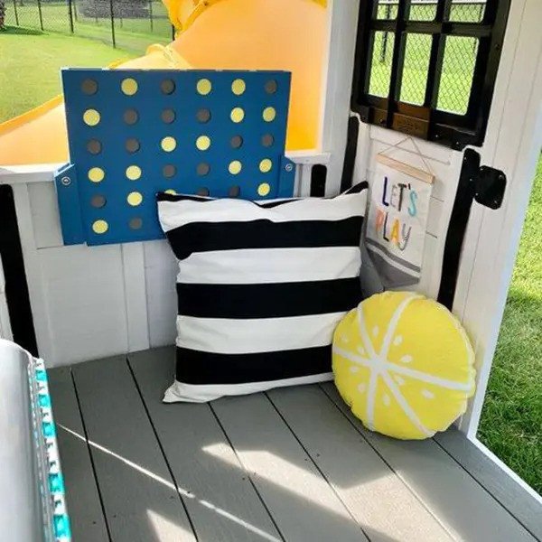 Swing set Playhouse Makeove