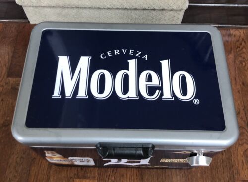 Koolatron Modelo Ice Chest Cooler With Bottle Opener 51L/54 Quart Detroit Tigers