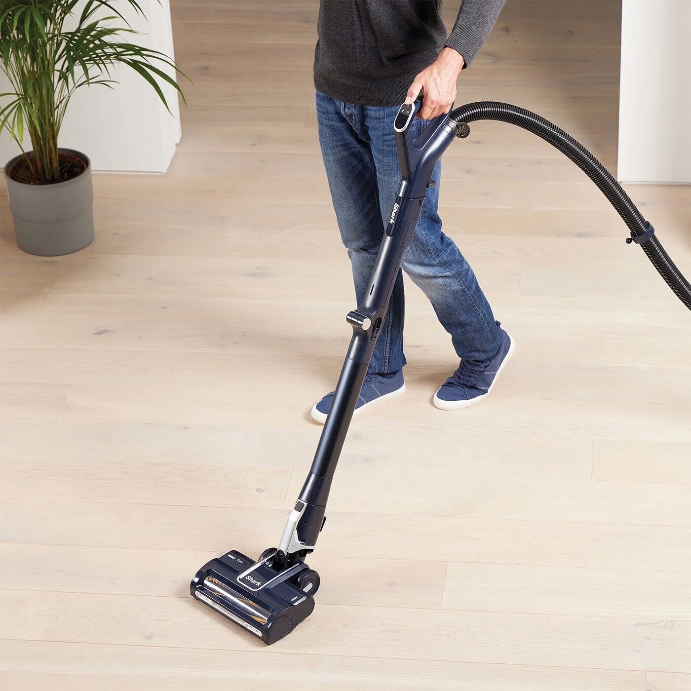 Shark DuoClean & Anti Hair Wrap Bagless Cylinder Pet Vacuum CZ500UKT