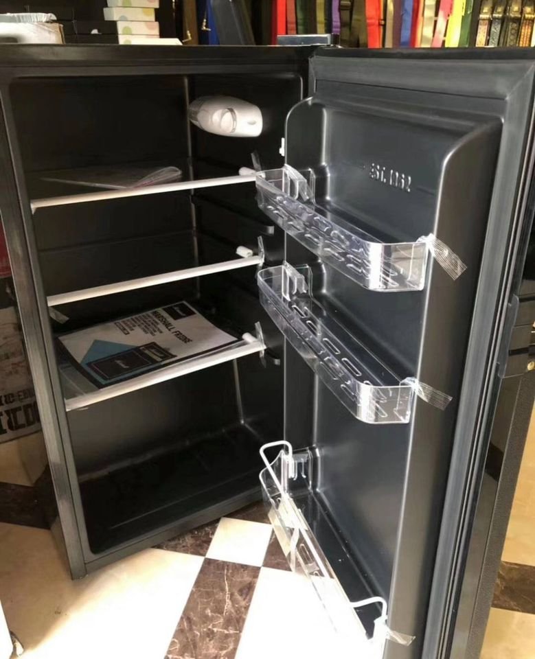 Marshall MF44BLKNAU 4.4 Cubic-Foot Bar Fridge with Freezer, Black