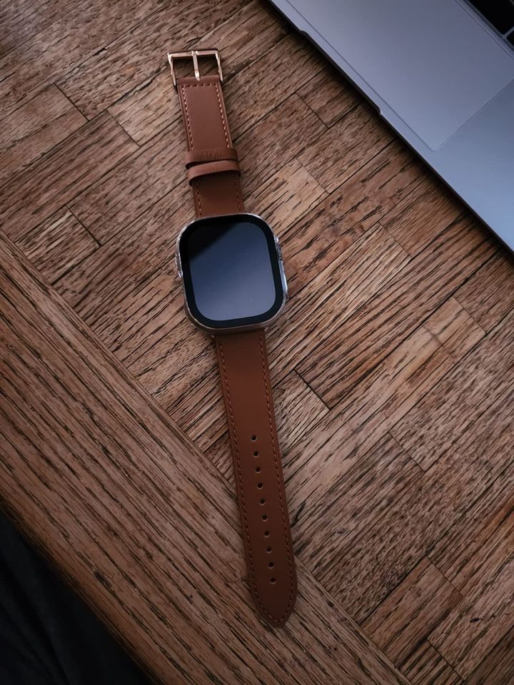 Apple Watch Ultra [GPS + Cellular 49mm] Smart Watch wRugged Titanium