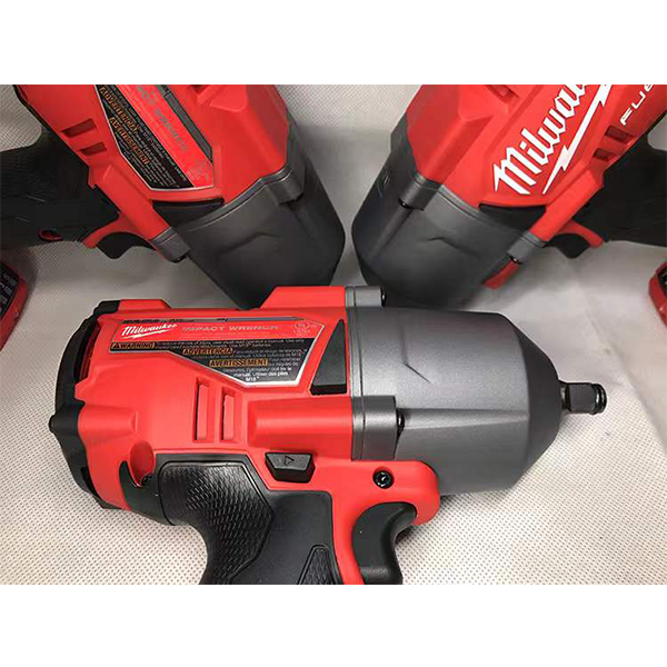 2 PC M18 FUEL car kit – 12 impact wrenches and 38 impact wrenches