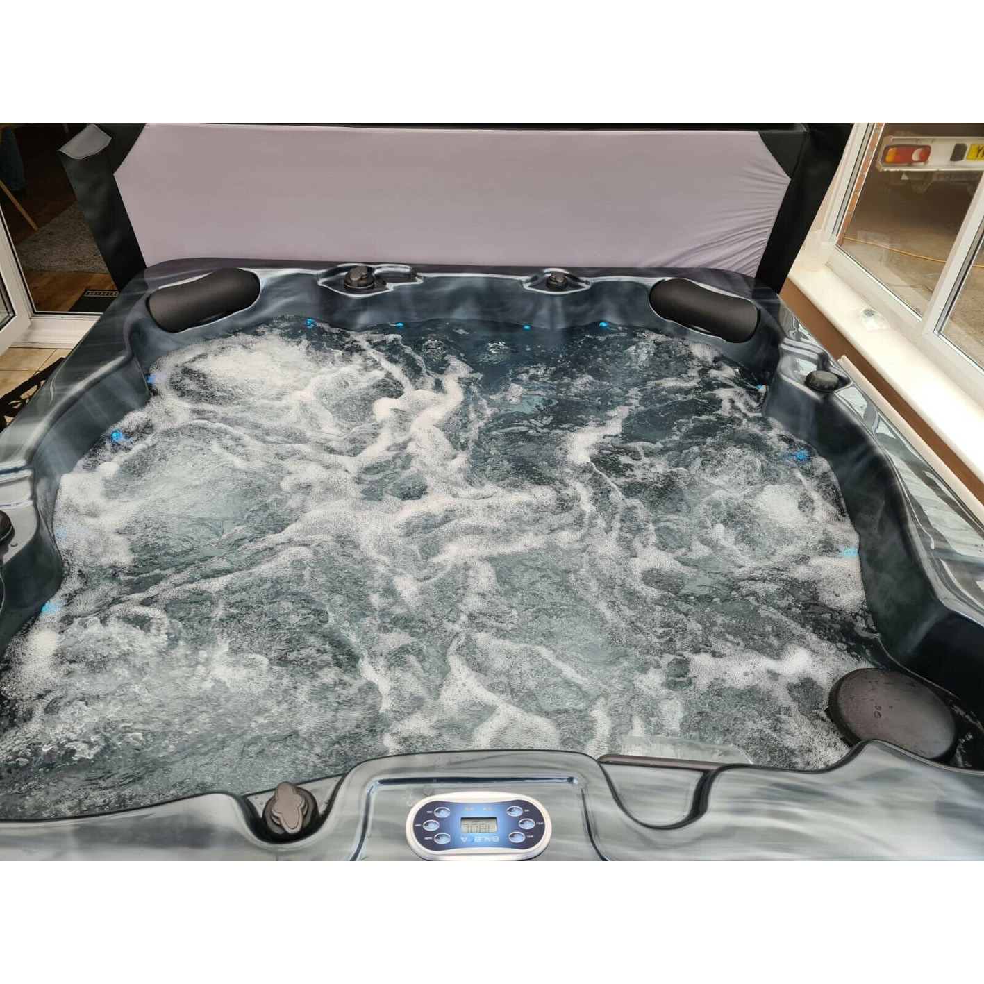 6 Seater Hot Tub 13or32 Amp
