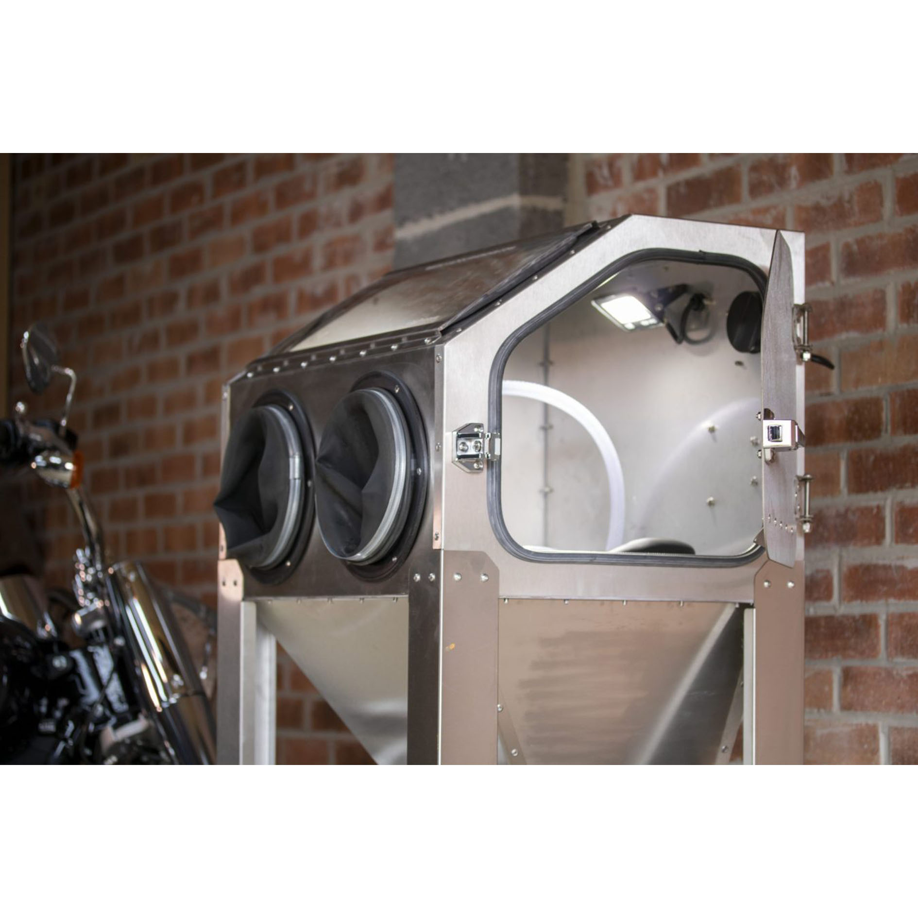 MiniMAX 500 Bench Top Vapour Blasting Machine