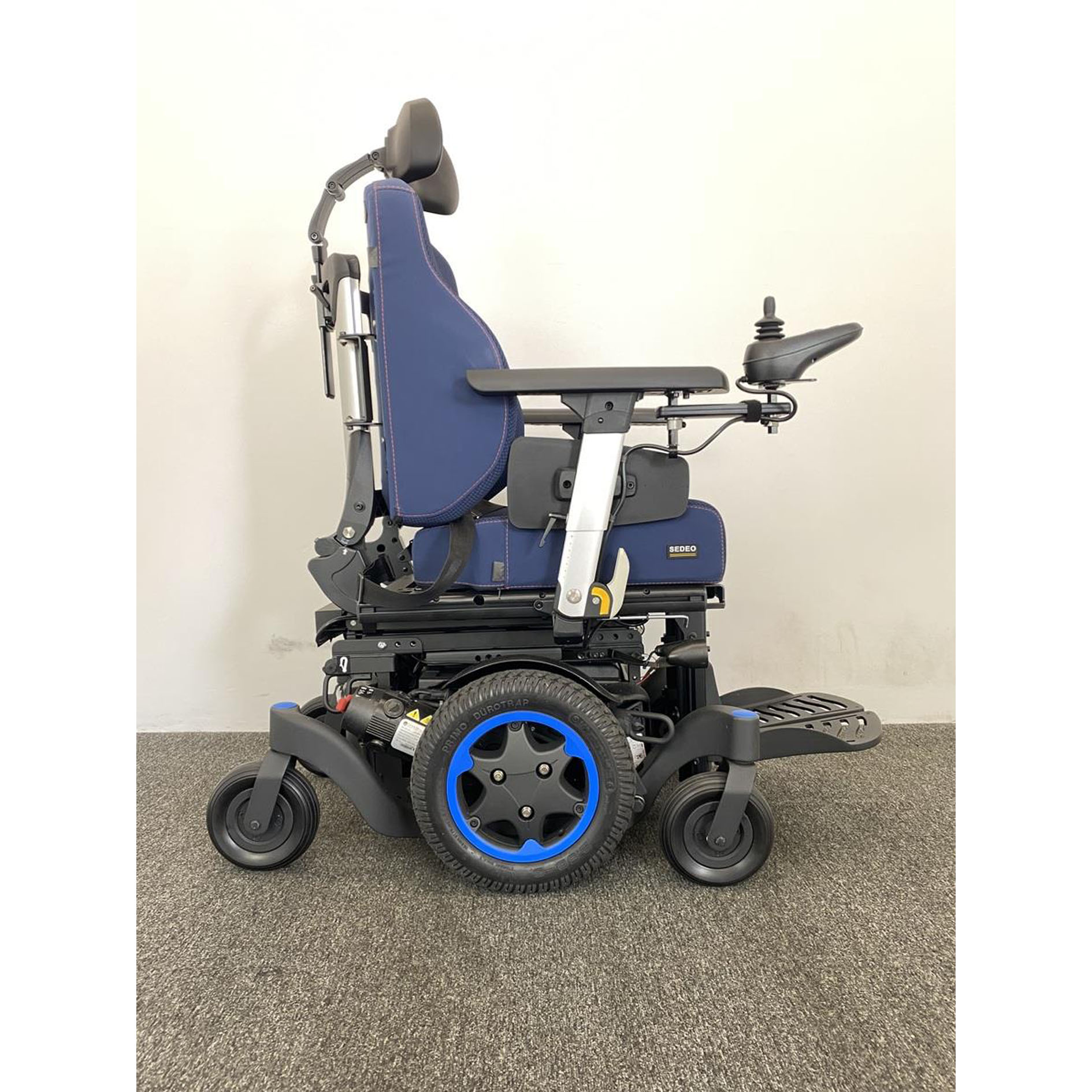 Quickie Q500 M with Powered Lift & Tilt (2022)