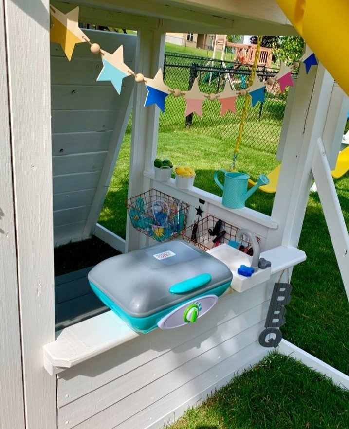 Swing set Playhouse Makeove