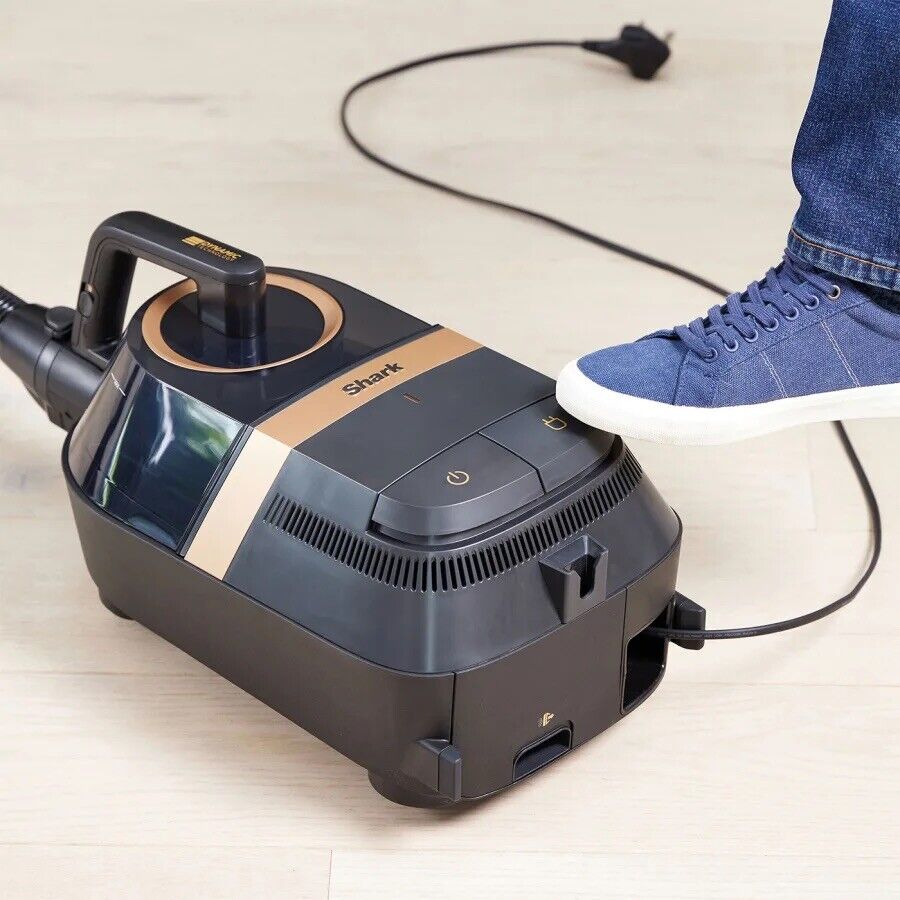 Shark DuoClean & Anti Hair Wrap Bagless Cylinder Pet Vacuum CZ500UKT