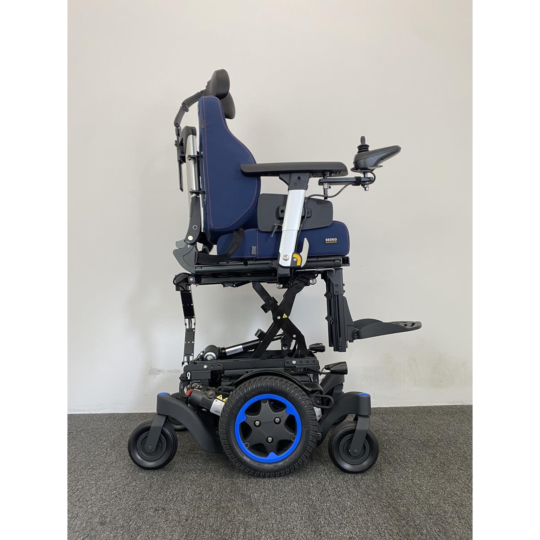 Quickie Q500 M with Powered Lift & Tilt (2022)