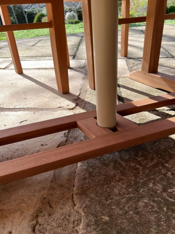 Teak garden table - Extendable rectangular table - 6 stackable chairs including cushions and parasol!