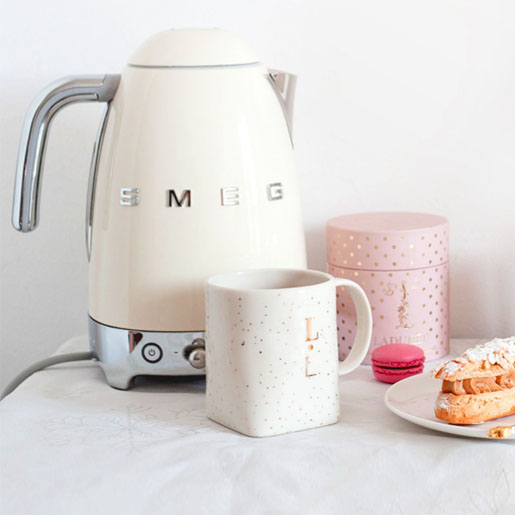 Smeg KLF04CRUK 1.7Ltr Variable Temperature Controlled Kettle and TSF03CRUK 4 Slice Toaster in Retro Cream
