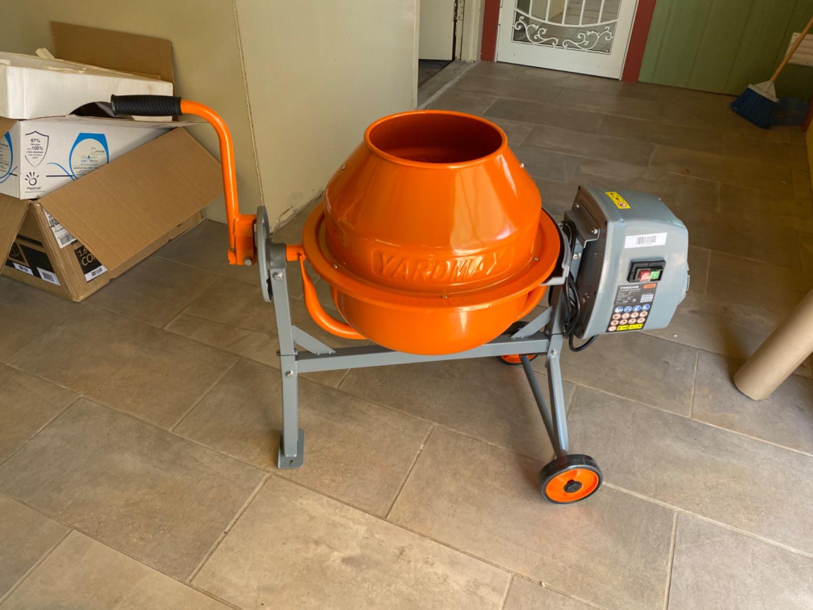 YARDMAX YM0115 4.0 Cu. Ft. Concrete Mixer.