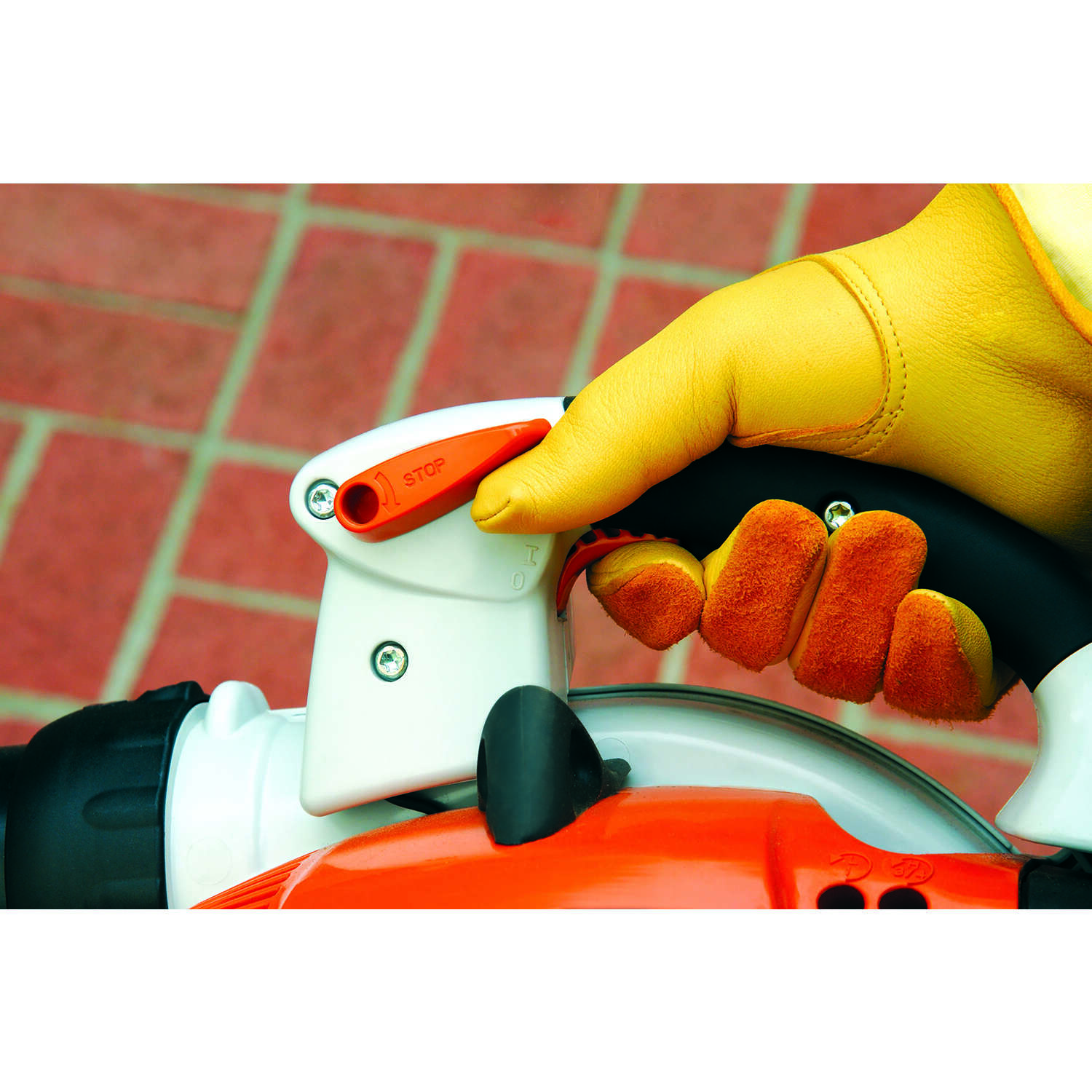 Roll Over to Zoom STIHL BG 86 166 mph 444 CFM Gas Handheld Leaf Blower