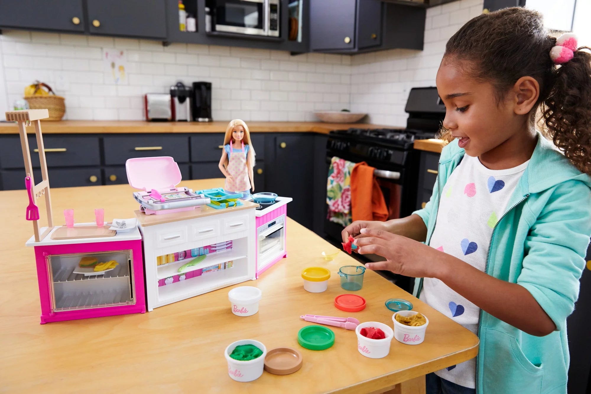 Barbie Ultimative Küche zum Kochen und Backen mit Kochpuppe