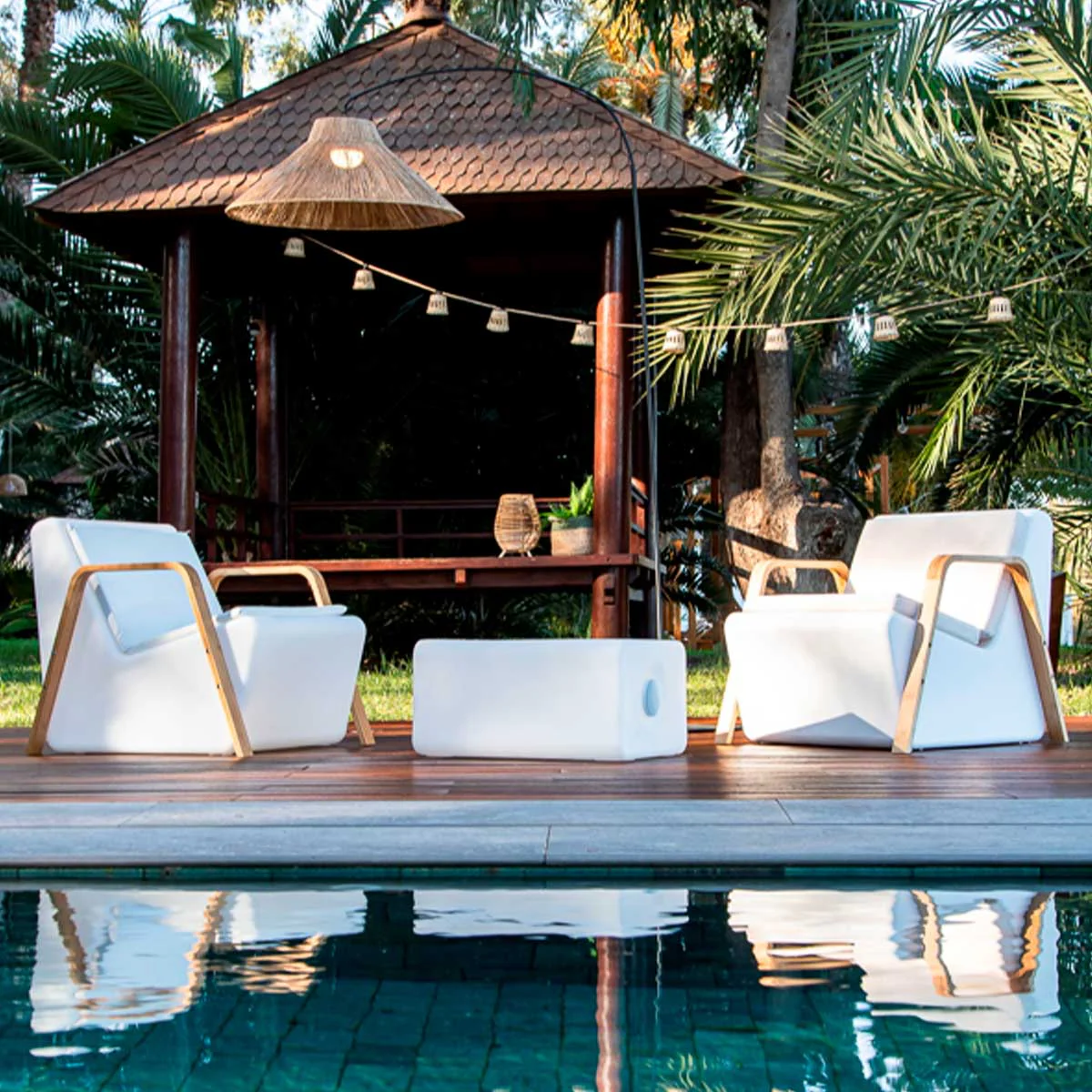 Packung: 1 x Tarida Tab Tisch + 2 x Tarida Sit Arms Stühle (mit Armlehnen)