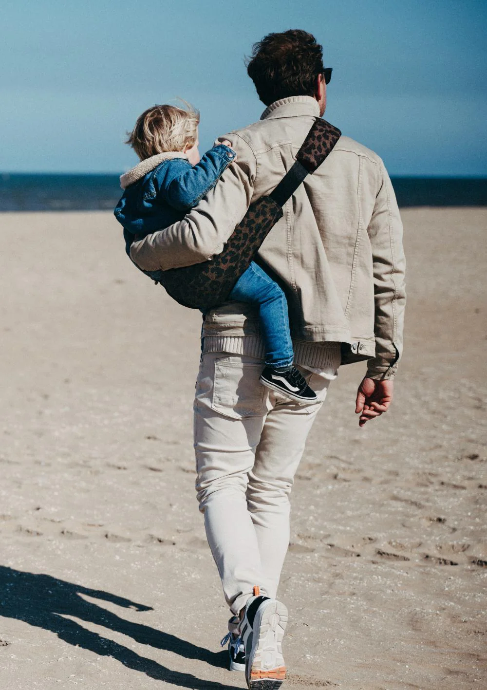 2025 WILDRIDE Ergonomische Babytrage mit modernem Leopardenmuster – Komfortabel und praktisch für Kinder von 9 Monaten bis 4 Jahren