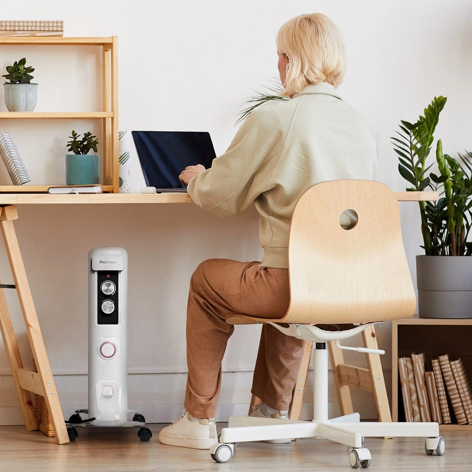 Ölradiator 2025, 2500 W, 11 Lamellen, mit Thermostatregelung – Weiß