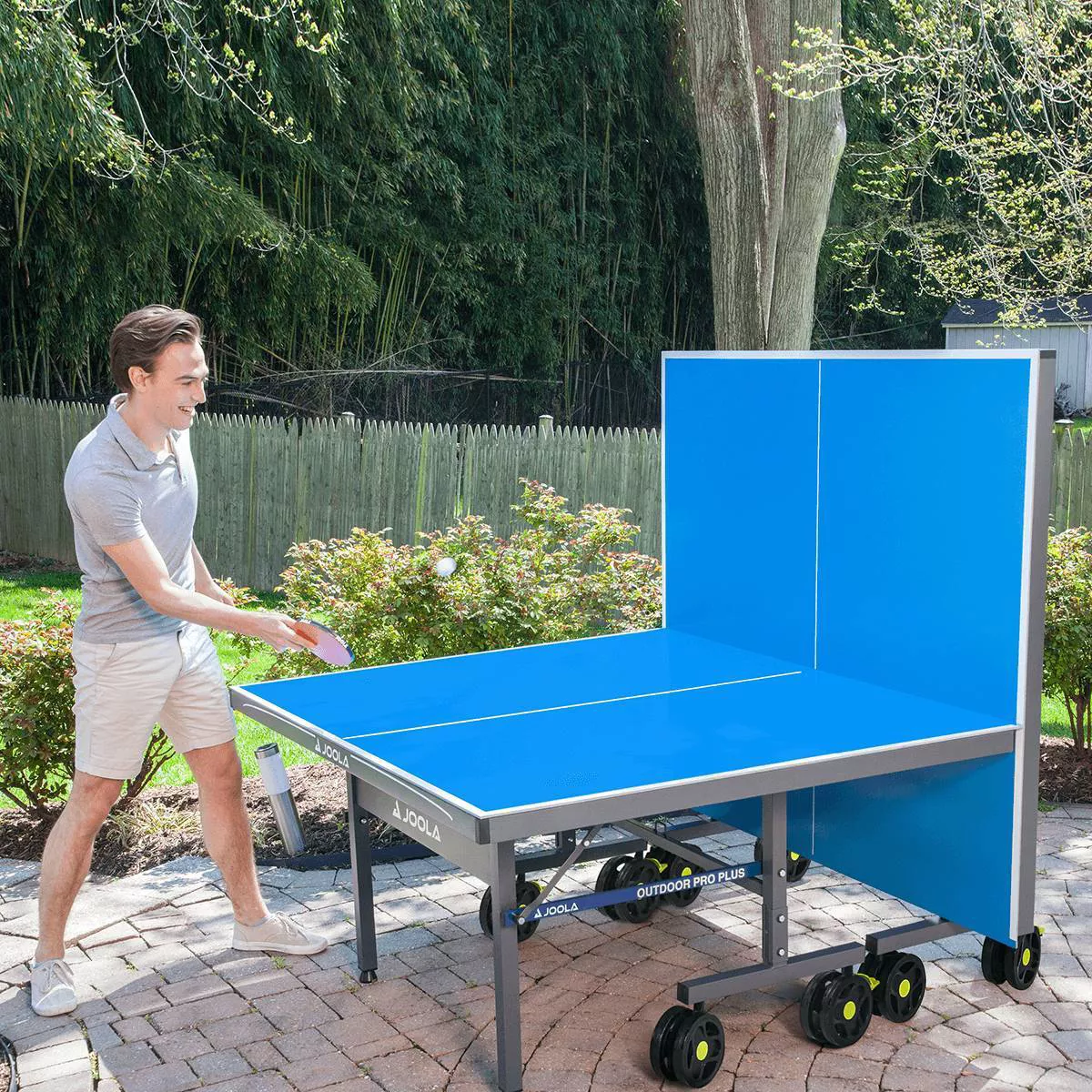 JOOLA Nova Pro Plus Outdoor-Tischtennisplatte mit wasserdichtem Netz. 2,74 x 1,52 m. Zusammenklappbar. Aluminiumoberfläche.