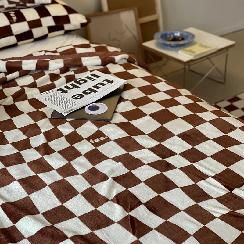 Doppelseitige Schachdecke aus milchfarbenem Samt