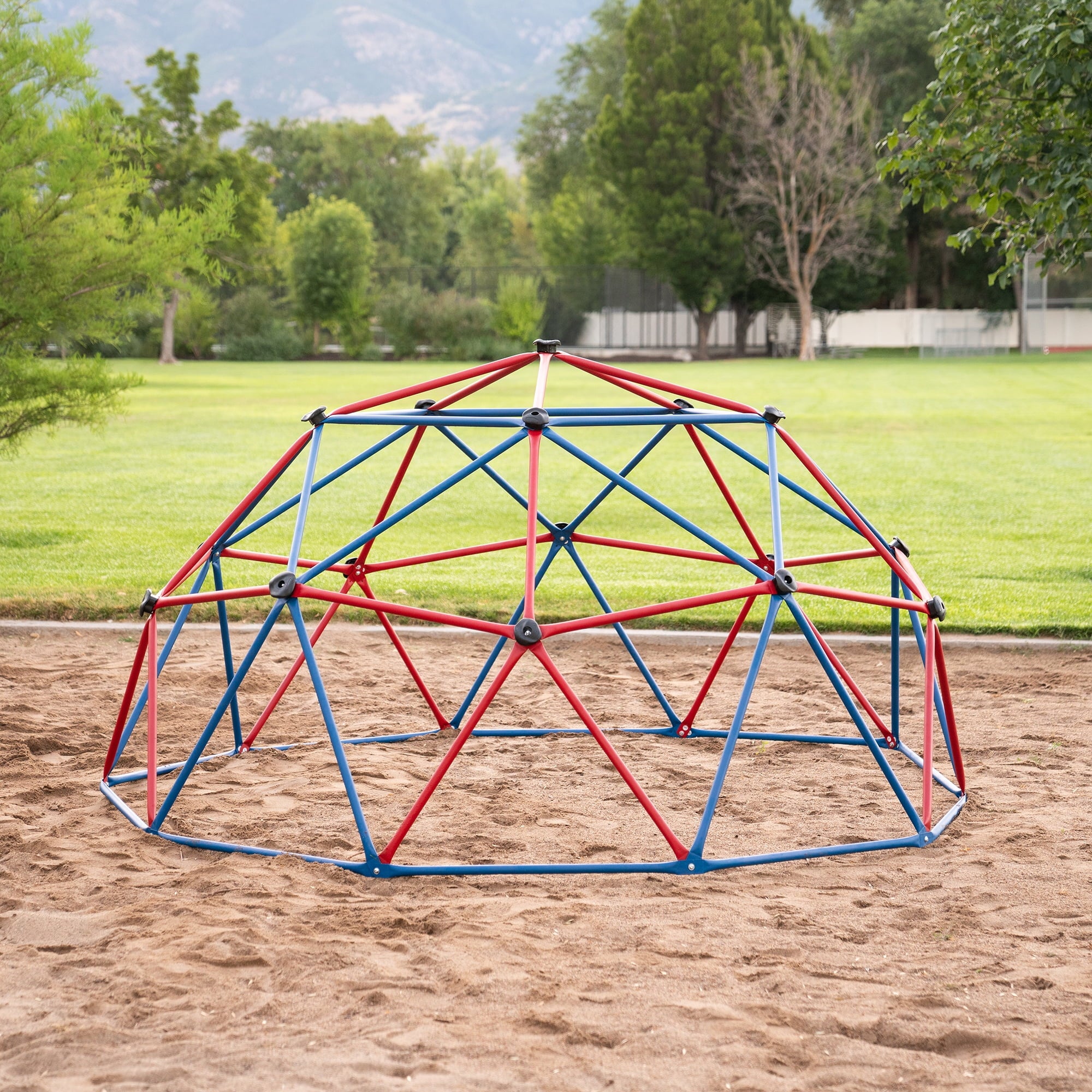 2025 Lifetime Geodome Klettergerüst für Kinder, 1,5 Meter hoch und 3 Meter breit. Rot und Blau (101301)