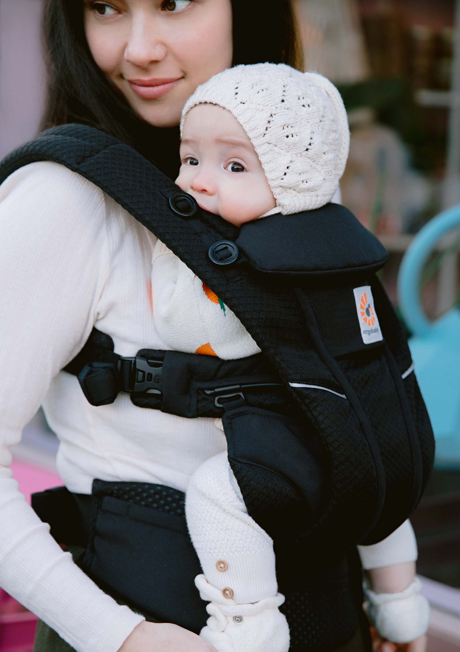 2025 Omni Breeze Babytrage – Onyxschwarz