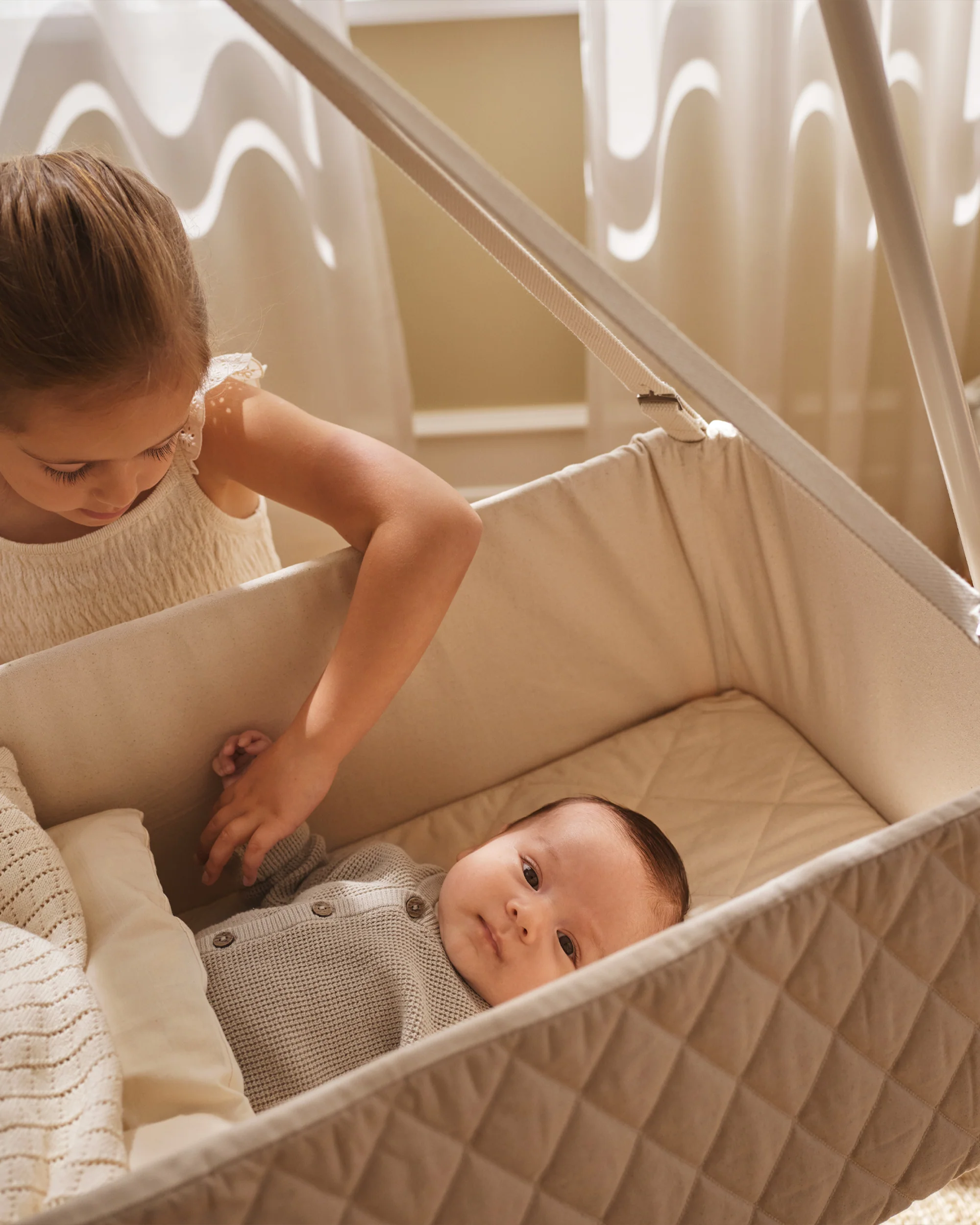 Schaumstoffmatratze für das Kinderbett