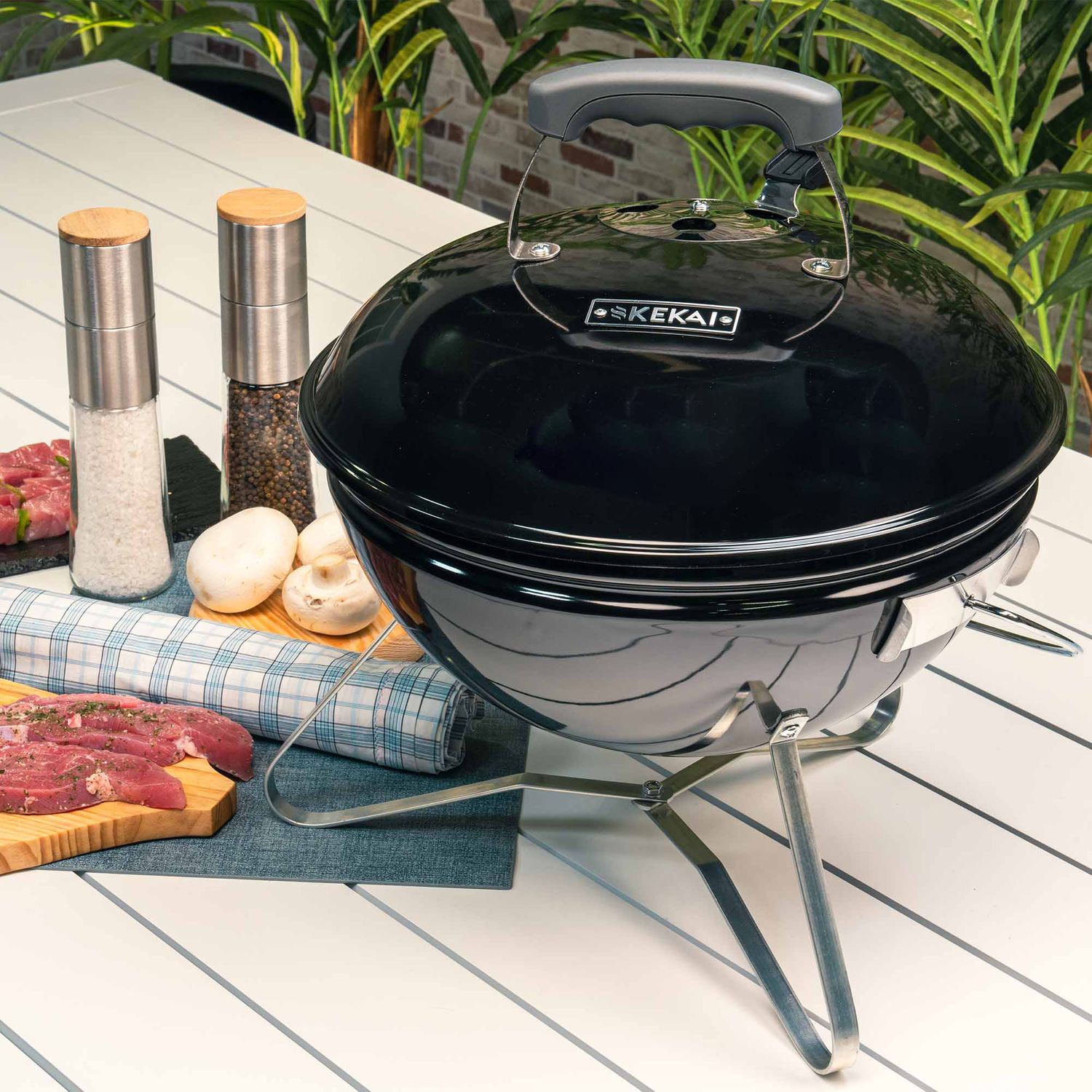 Kekai Tahoe Tragbarer Tischgrill mit Holzkohle, 37 x 37 x 44 cm, Deckel mit Transport- und Verriegelungssystem, schwarz emailliert