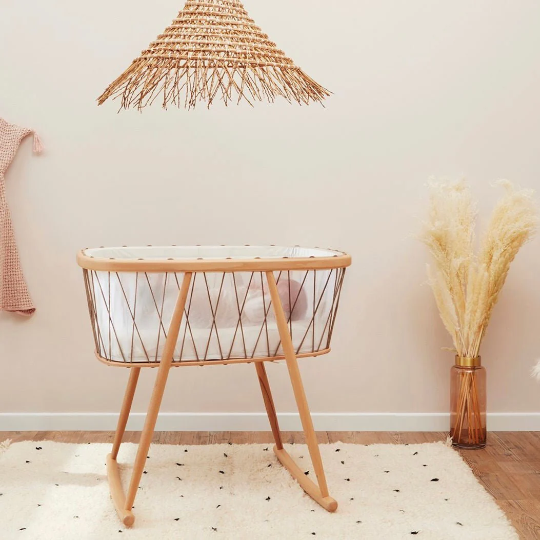 Das KUMI-Kinderbett 2025 von Charlie Crane ist innovativ, transparent und rund.