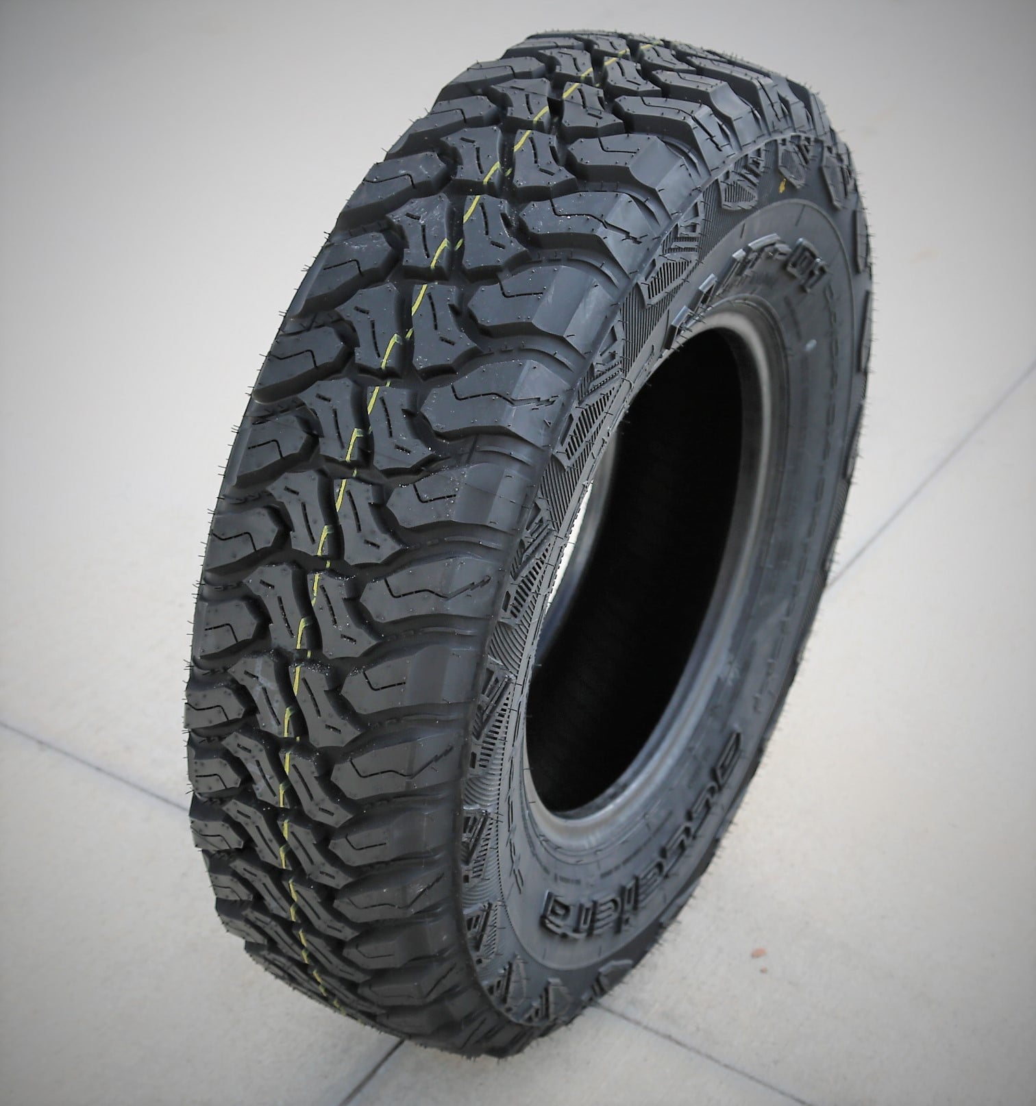 Satz mit 4 Accelera M/T-01 LT 235/75R15 Tragfähigkeit C (6-lagig) Mud MT Reifen (Baujahr 2025)