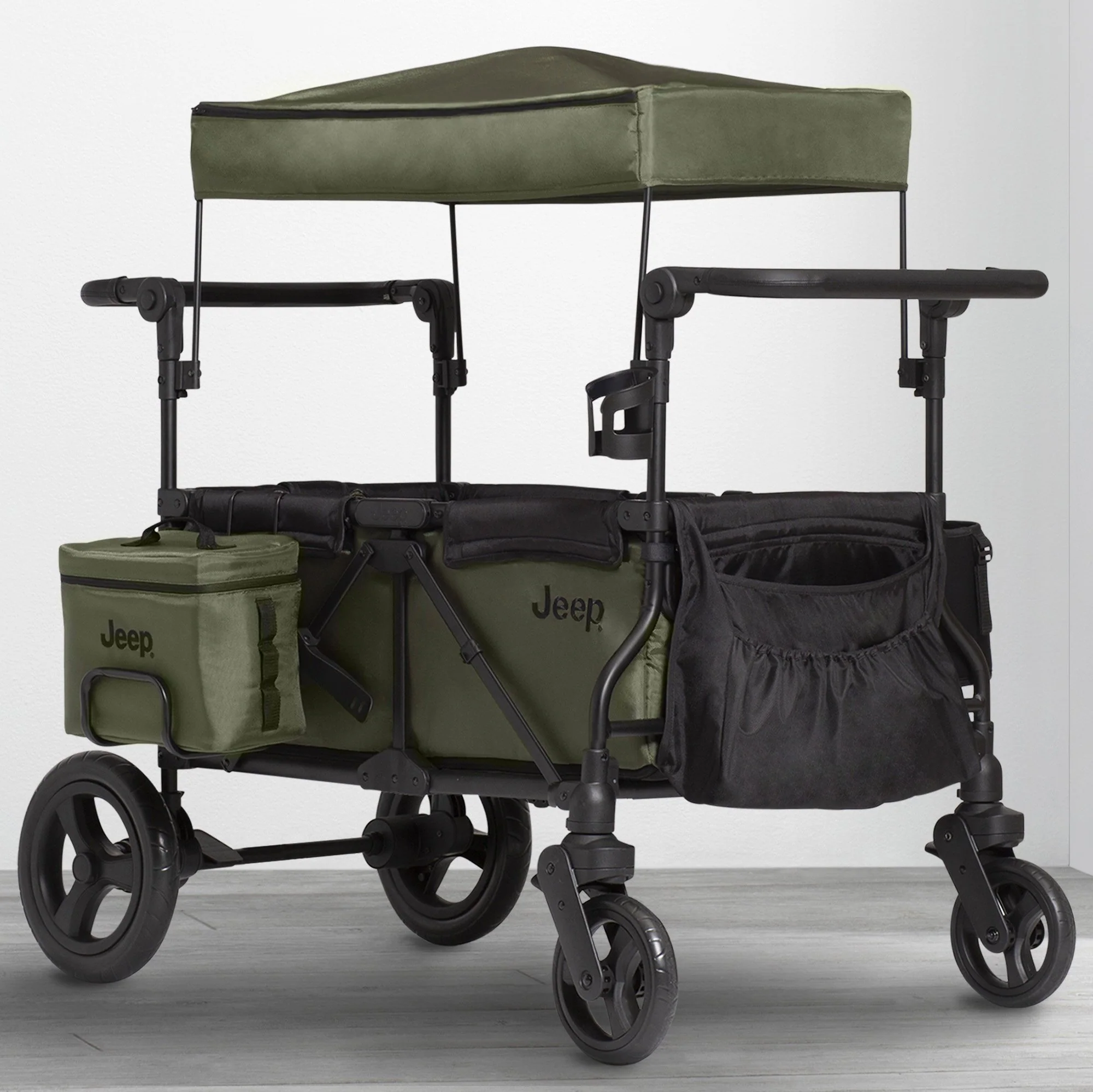 Jeep Wrangler Deluxe Kinderwagen – 2 Sitze mit 5-Punkt-Gurten. Isolierte Tasche. UV-Schutzverdeck. Großzügiger Stauraum. Pannensichere Geländeräder. Verstellbarer Schiebegriff.