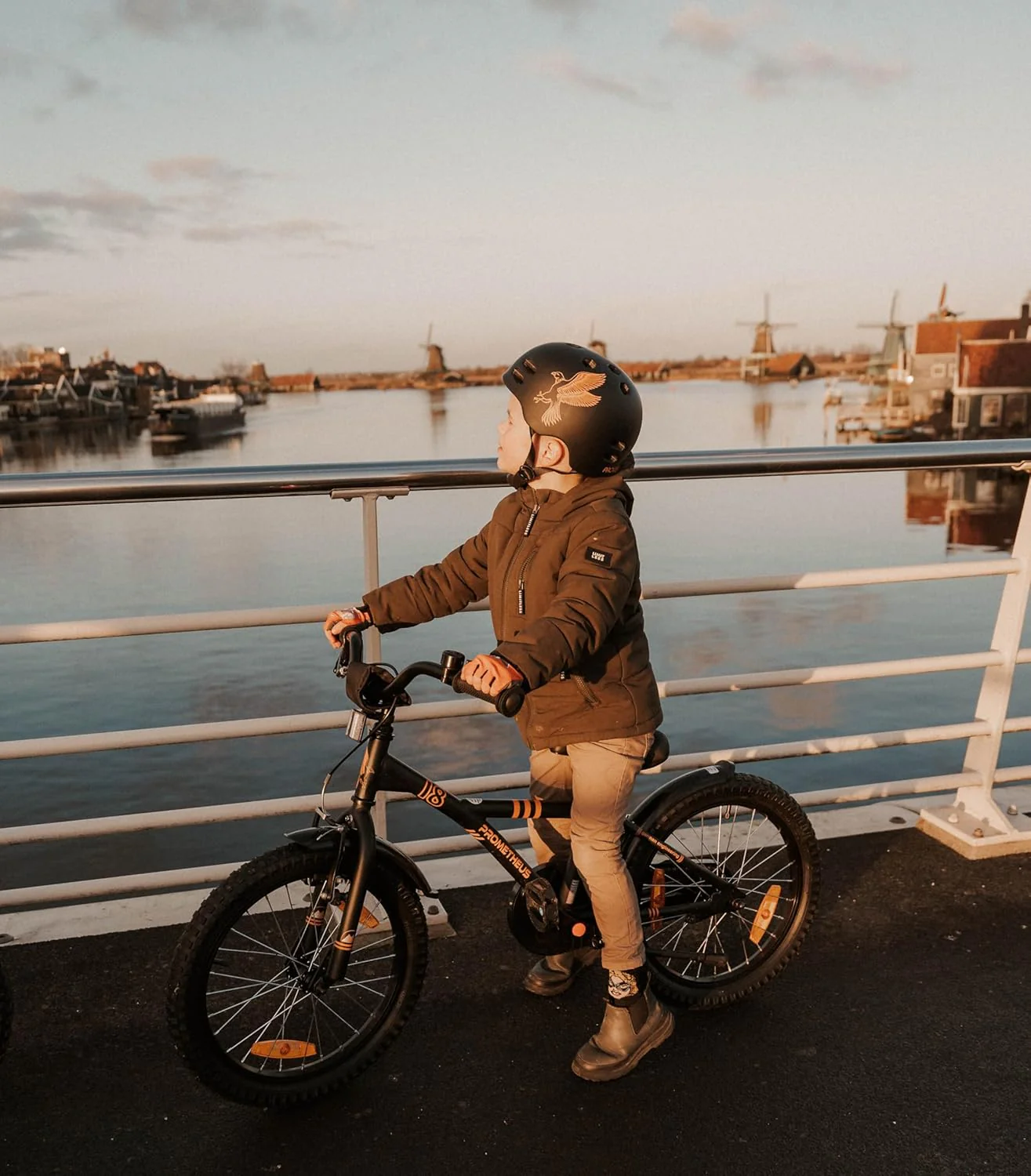 2025 Kinderfahrrad, 18 Zoll. Mattschwarz und Orange. Ab 5 Jahren.