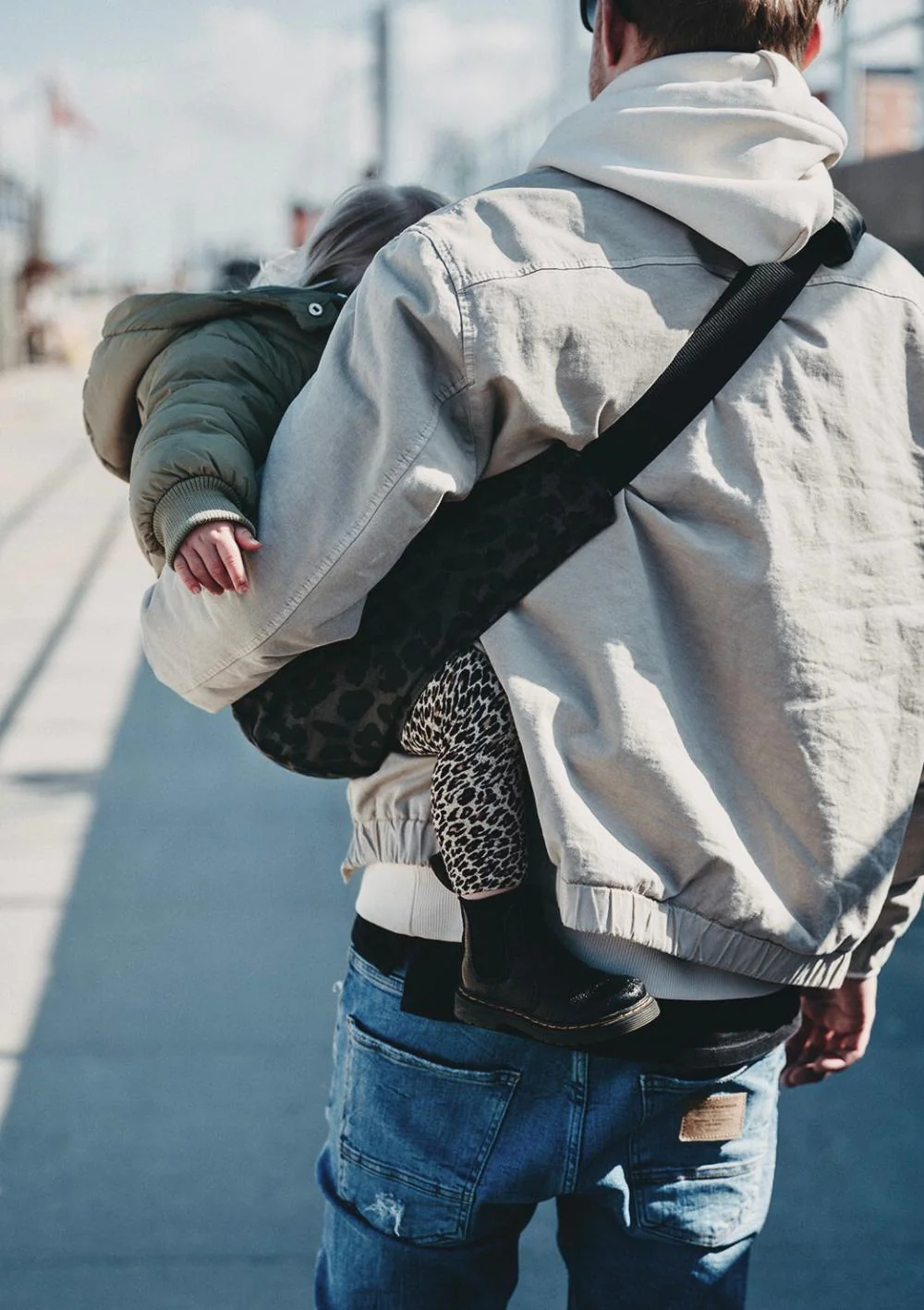 Babytrage „Grauer Leopard“ (2025)